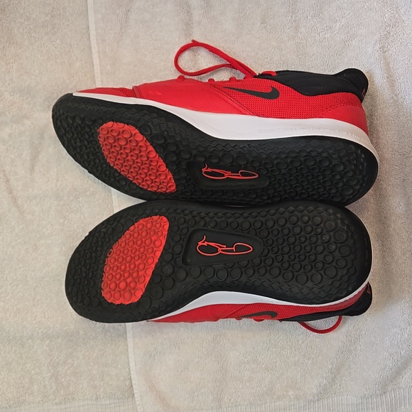 NIKE Paul George Basketball shoes University Red Black EUC * Mens Size 12 - Picture 3 of 6
